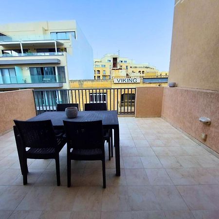 2 Bedroom Seafront Duplex Penthouse In The Heart Of Spinola Bay San Ġiljan Exterior foto