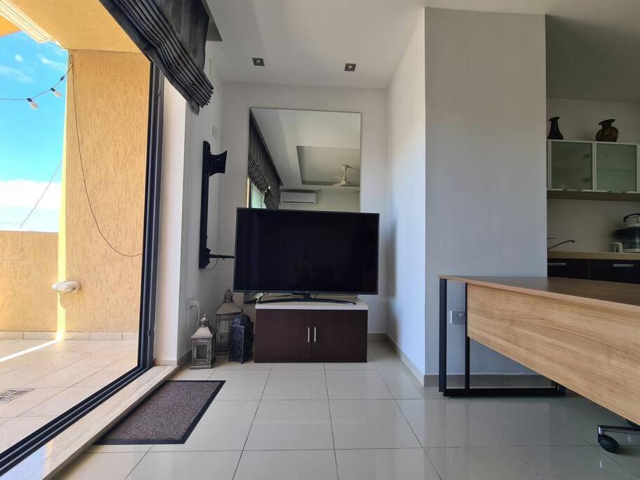 2 Bedroom Seafront Duplex Penthouse In The Heart Of Spinola Bay San Ġiljan Exterior foto