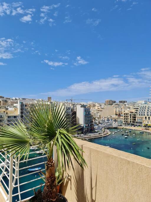 2 Bedroom Seafront Duplex Penthouse In The Heart Of Spinola Bay San Ġiljan Exterior foto