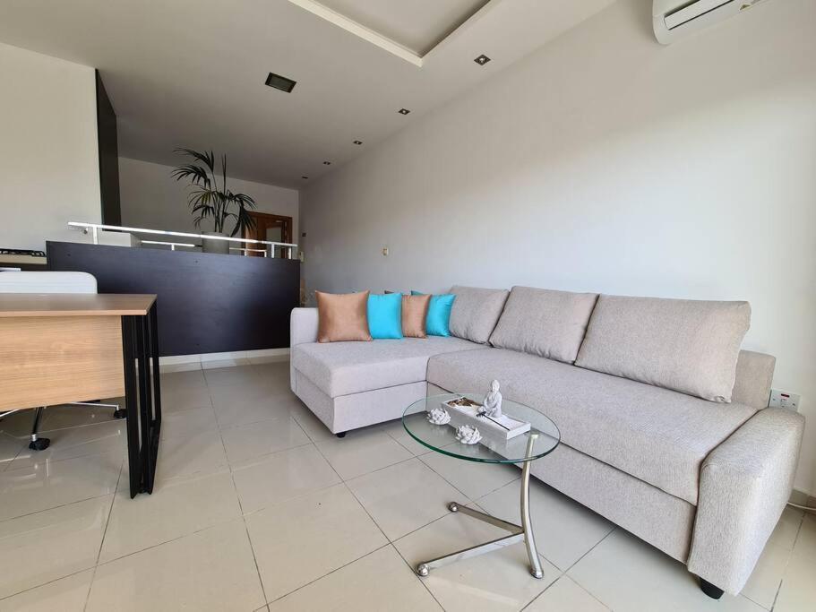 2 Bedroom Seafront Duplex Penthouse In The Heart Of Spinola Bay San Ġiljan Exterior foto