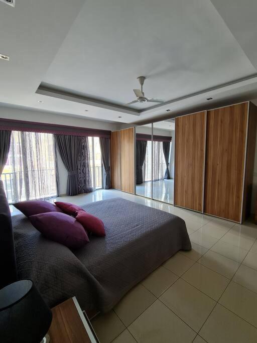 2 Bedroom Seafront Duplex Penthouse In The Heart Of Spinola Bay San Ġiljan Exterior foto