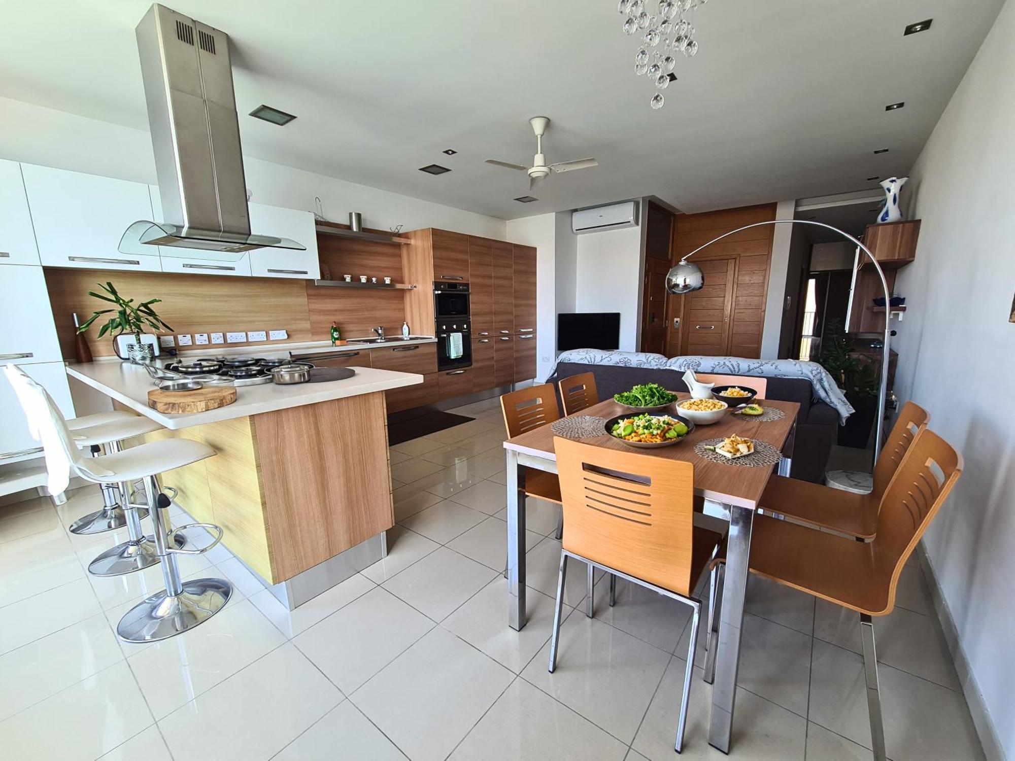 2 Bedroom Seafront Duplex Penthouse In The Heart Of Spinola Bay San Ġiljan Exterior foto
