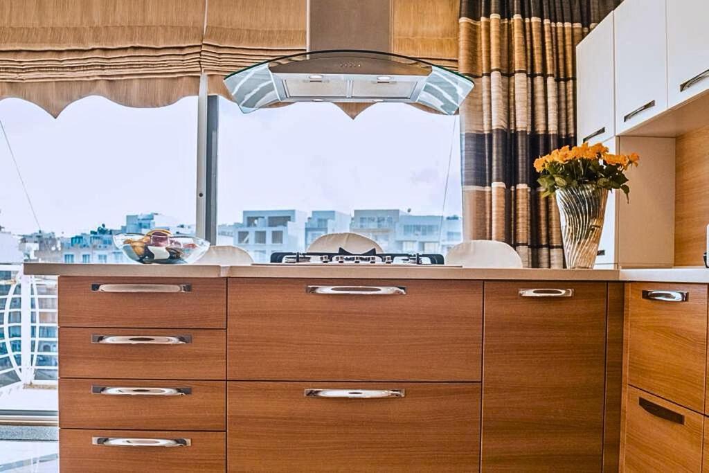 2 Bedroom Seafront Duplex Penthouse In The Heart Of Spinola Bay San Ġiljan Exterior foto