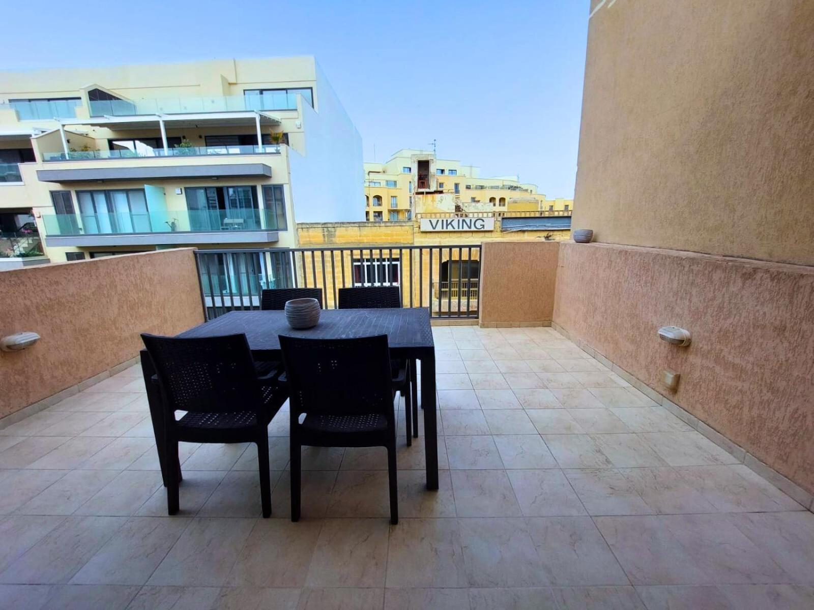 2 Bedroom Seafront Duplex Penthouse In The Heart Of Spinola Bay San Ġiljan Exterior foto